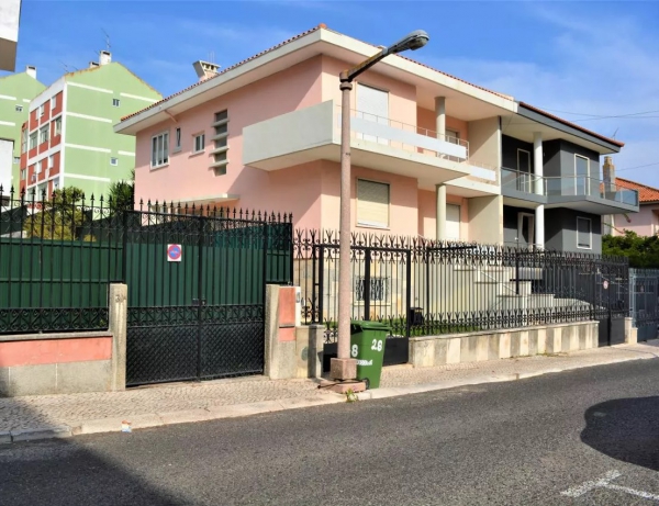 Home_for_sale_in_Lisbon_SMA13581