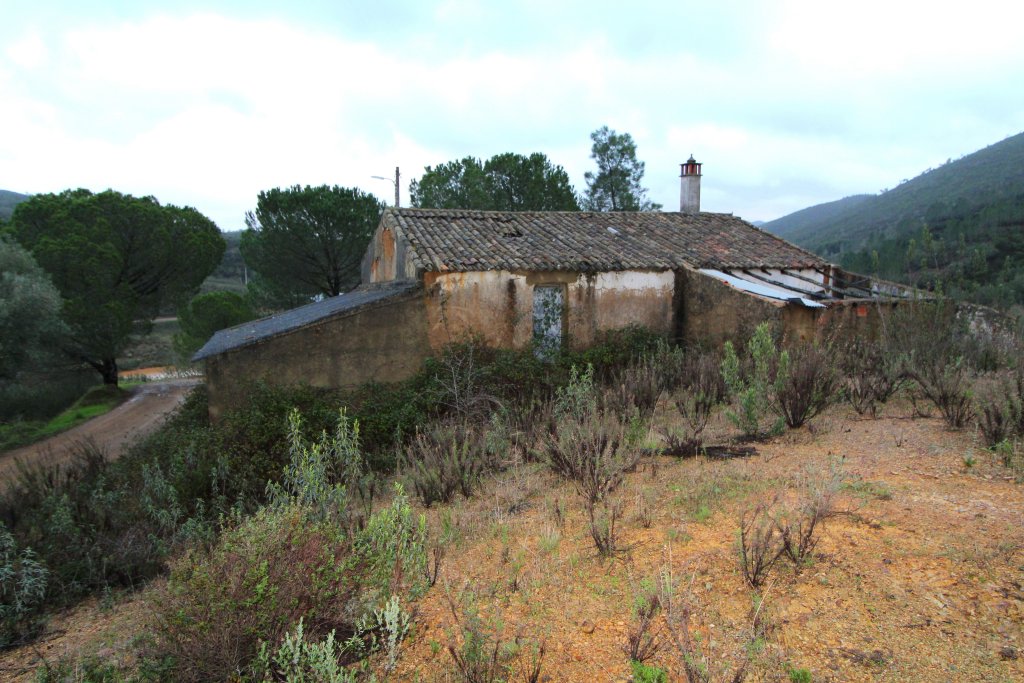 Ruin_for_sale_in_Sao Marcos da Serra_SMA13760