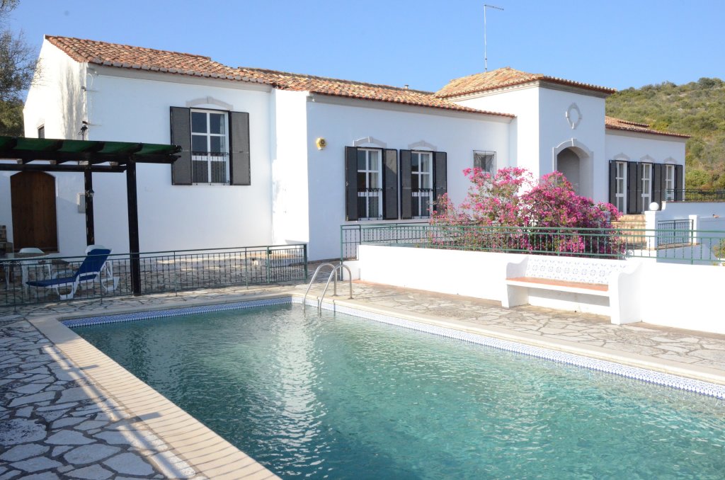 Villa_for_sale_in_Santa Barbara de Nexe_SMA13787