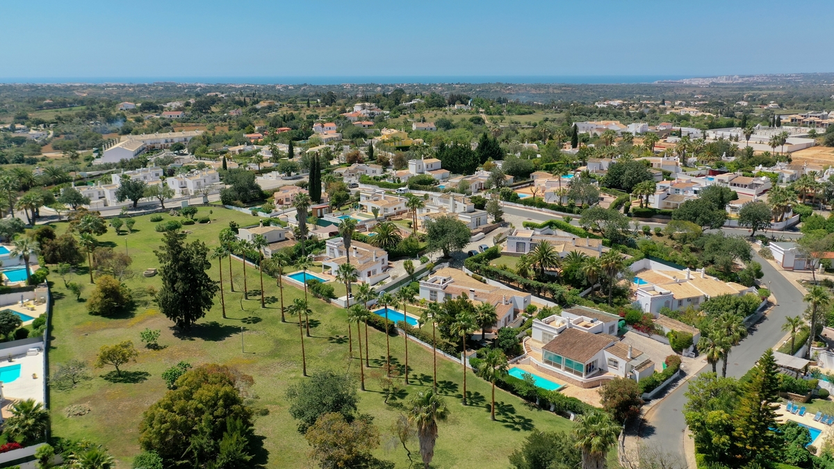 Villa_for_sale_in_Guia_LSA14047