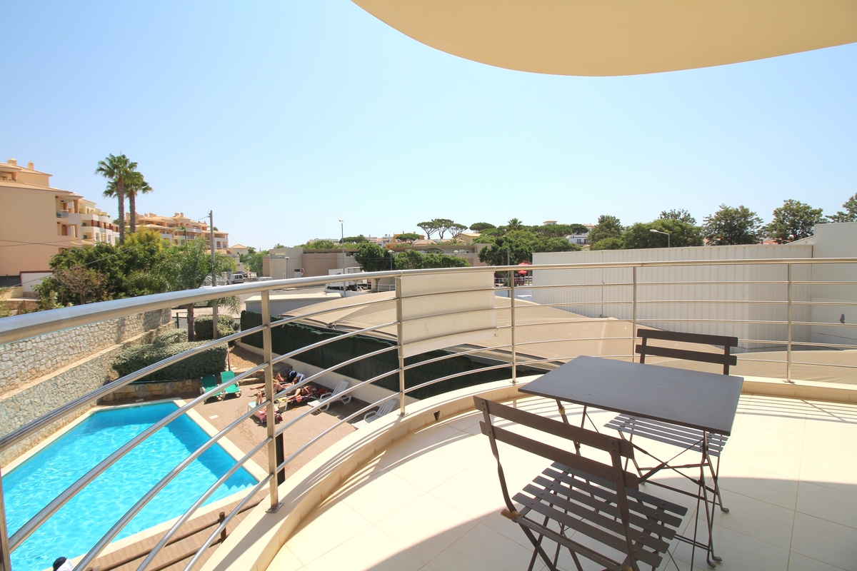 Apartment_for_sale_in_Olhos de Agua_LSA14076