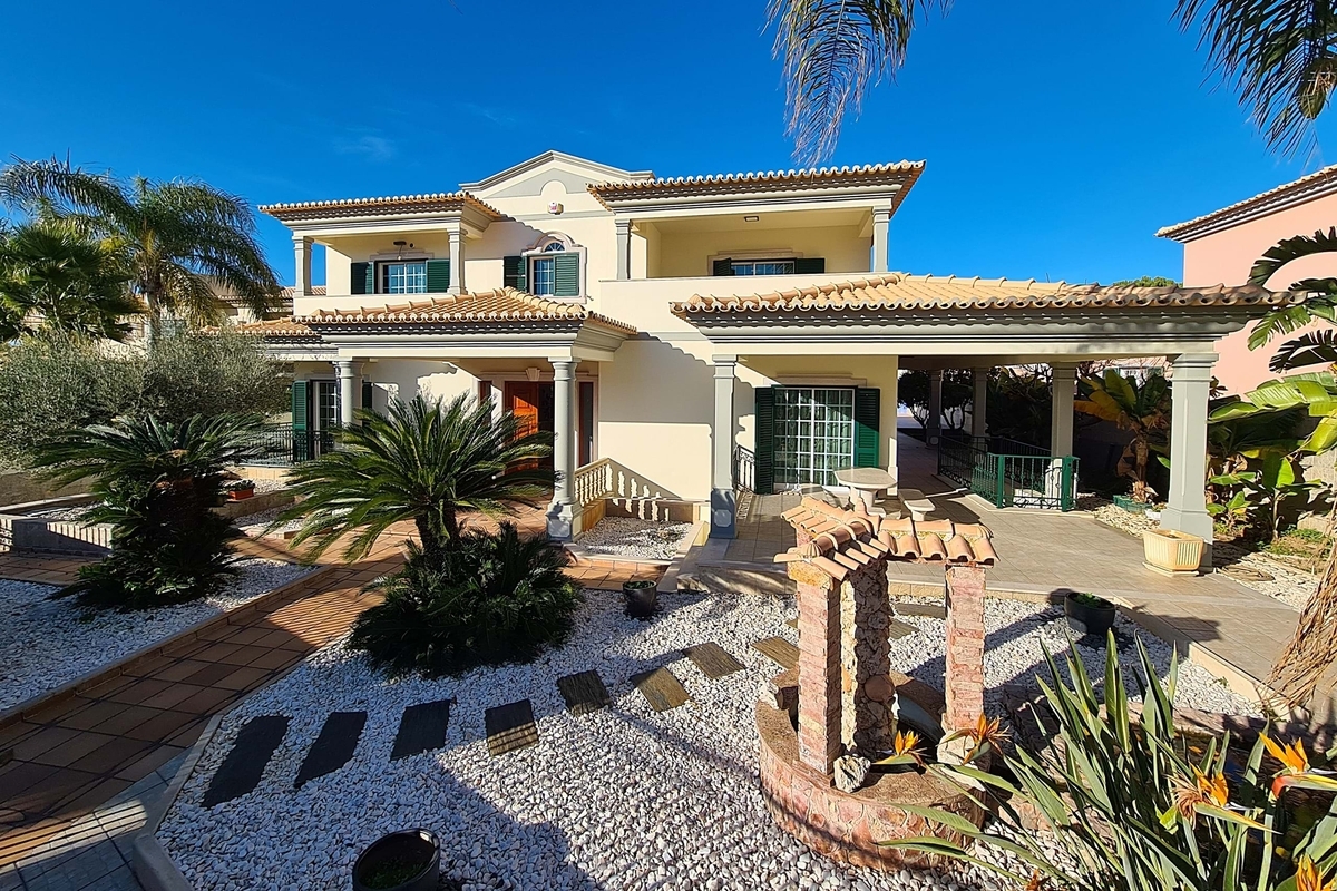 Villa_for_sale_in_Albufeira_LSA14117