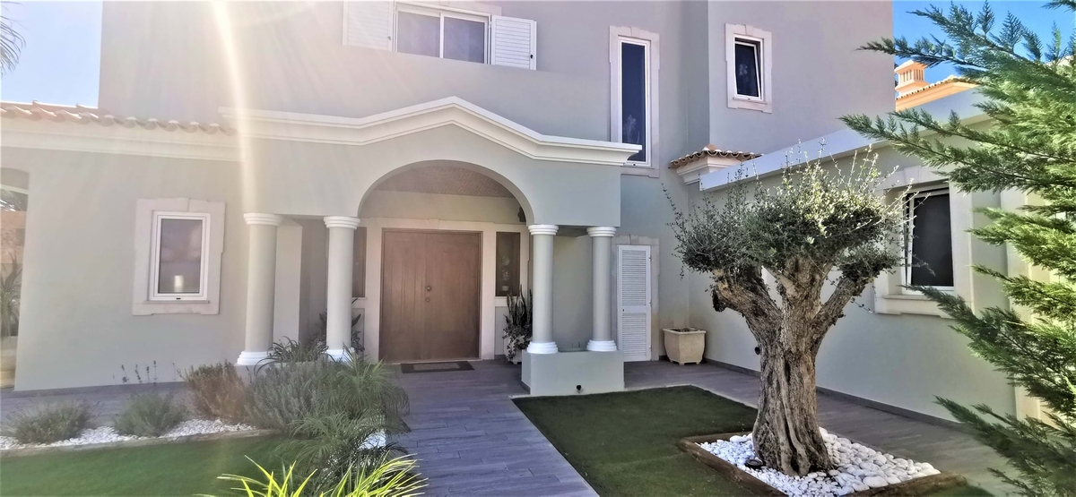 Villa_for_sale_in_Albufeira_LSA14152