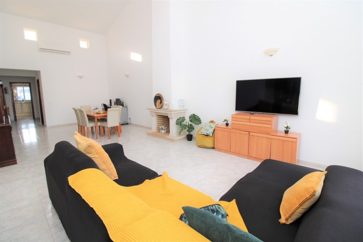 Villa_for_sale_in_Albufeira_LSA14237