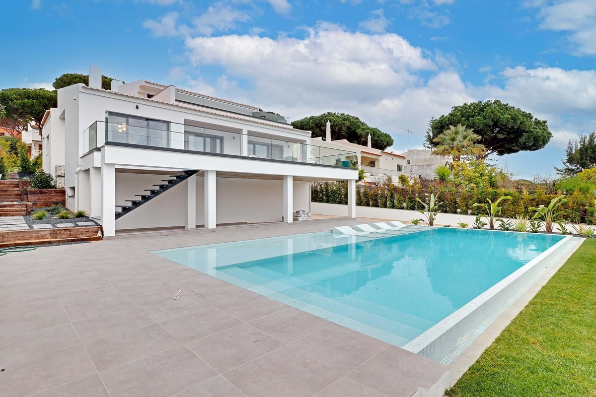 Villa_for_sale_in_Vilamoura_LSA14238