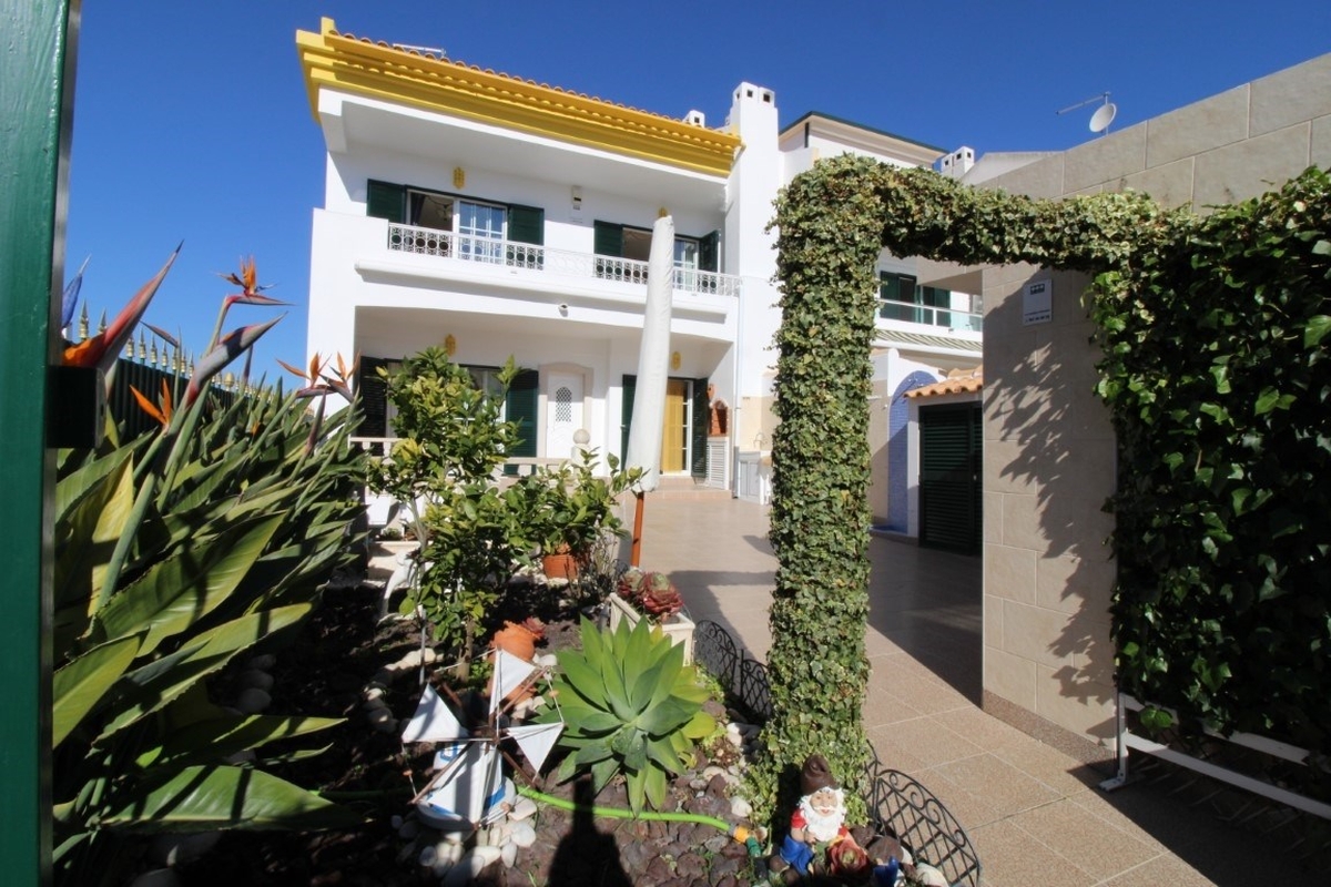 Villa_for_sale_in_Albufeira_LSA14242