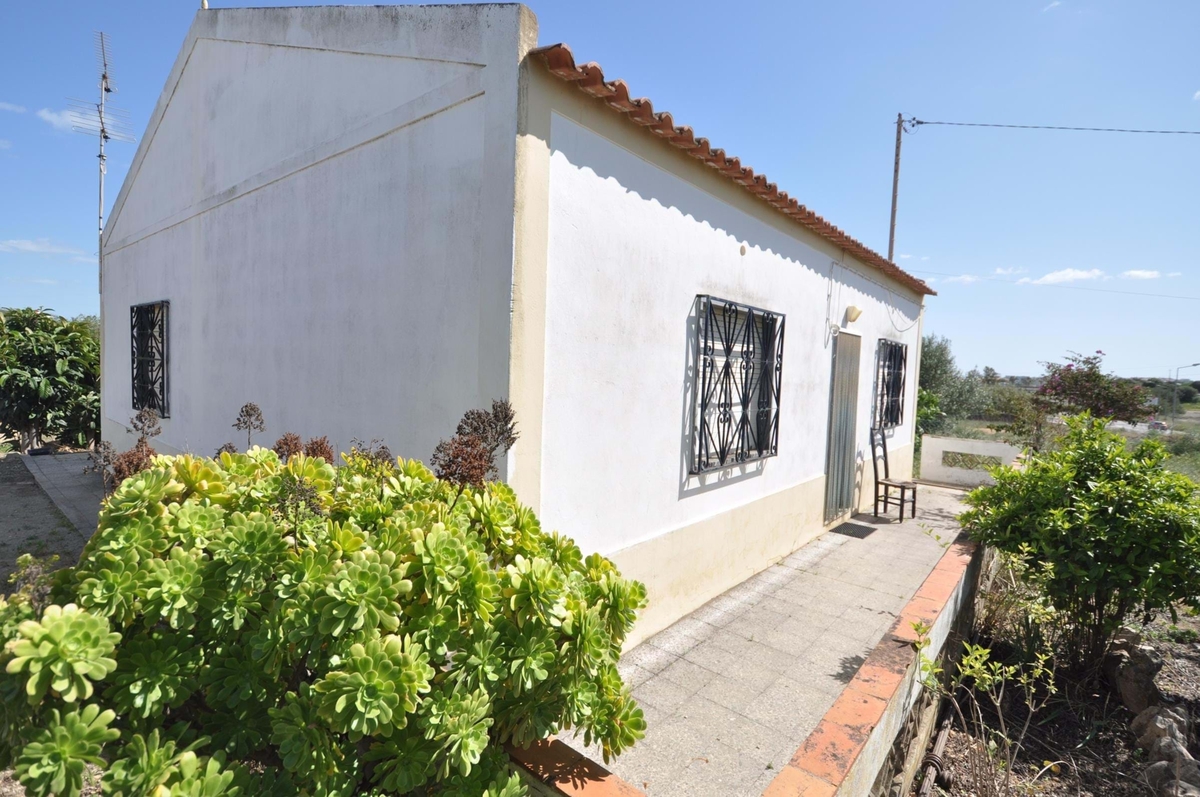Villa_for_sale_in_Ferreiras_LSA14291