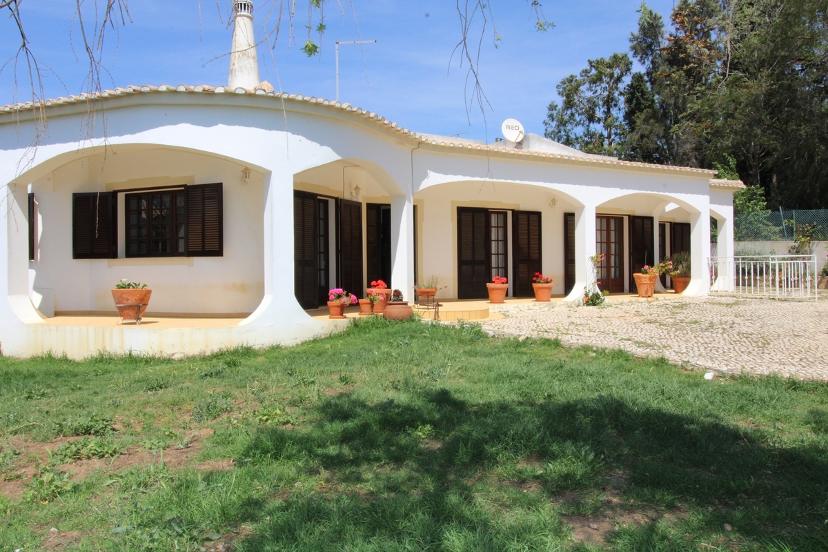 Villa_for_sale_in_Albufeira_LSA14298