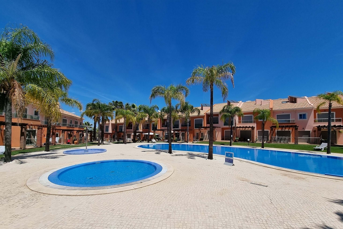 Villa_for_sale_in_Albufeira_LSA14299