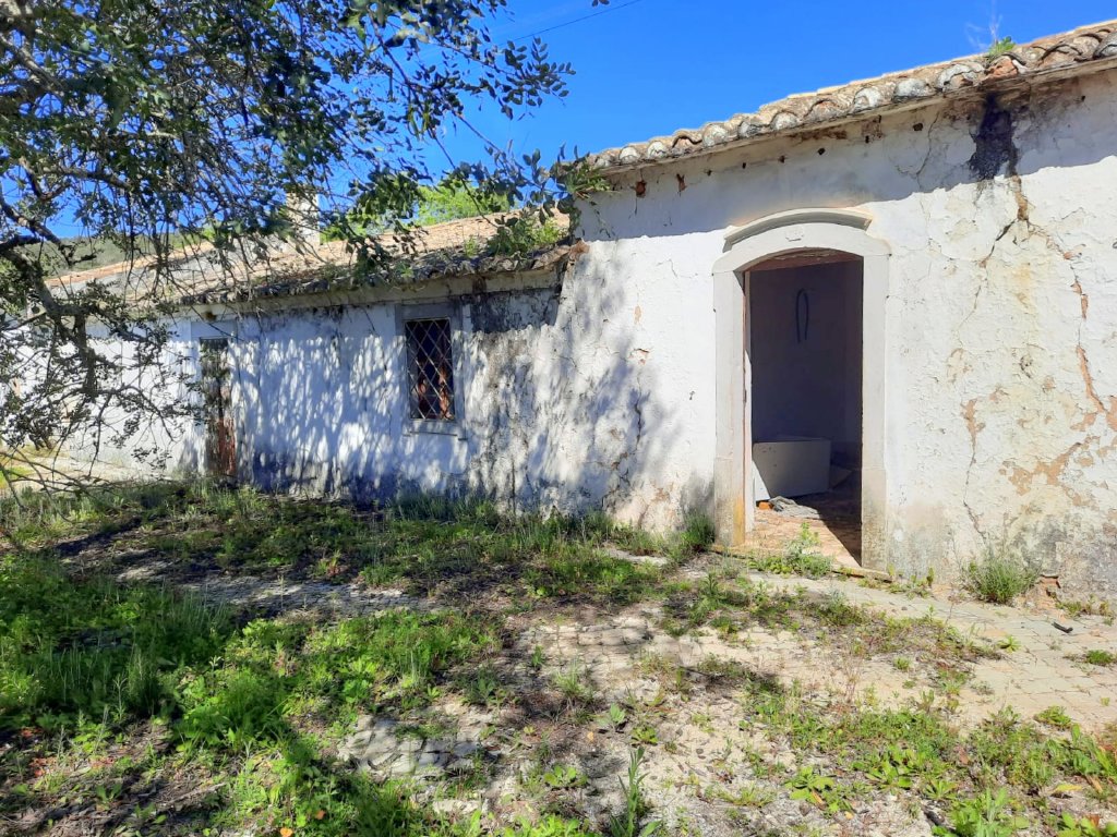 Ruin_for_sale_in_Loule_SMA14381