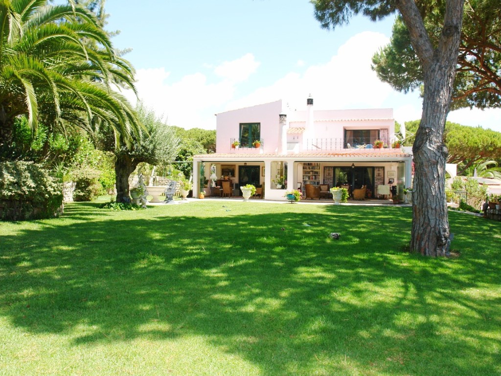 Villa_for_sale_in_Almancil_AMA8141